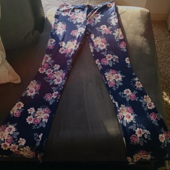 5🌟1 Left! Blue Botanical Fit & Flared Bottoms - Picture 4 of 11